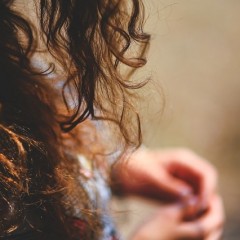 ヘアミルクを使用してヘアアイロンで扱いやすい髪に！