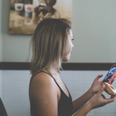 ヘアアイロン無しでもスタイリングできる！髪を傷めずに髪をカールさせる方法とは？