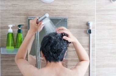 シャワーで抜け毛が予防できる？抜け毛予防のメンズシャワーの効果とは　ヘアケア講座