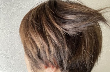 年齢によって髪質はどう変化する？髪の老化現象の原因と対策とは
