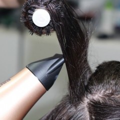 ヘアカラーが髪の静電気の原因に！？