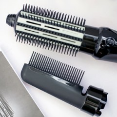 ヘアアイロンをかけた時焦げたニオイがするのはまずいの？