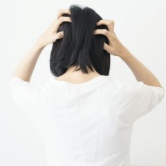 女性の薄毛の原因とは？種類別の健康的な薄毛対策と予防法
