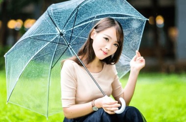 梅雨時期に髪がうねる原因は？オススメの湿気対策をご紹介します！　ヘアケア講座