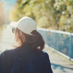 梅雨でも広がらないきれいなヘアスタイルに！湿気に負けないスタイリング方法とは