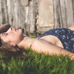 寝るときにもしっかりヘアケア！オススメな髪の結び方