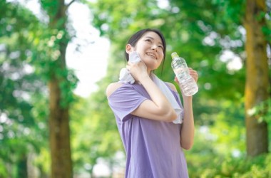 汗でべたついた髪対策！そもそもべたつく原因とは？　ヘアケア講座　頭皮ケア（スカルプケア）