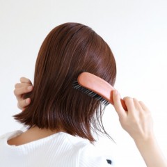 ヘアブラシなら豚毛ブラシを使おう！