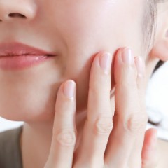 パサパサ髪は老け顔の原因に？見た目年齢は髪が大切！