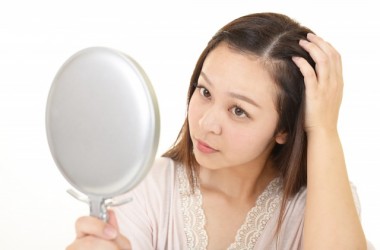 髪が抜けやすくなる原因は？共通する特徴を解説します！