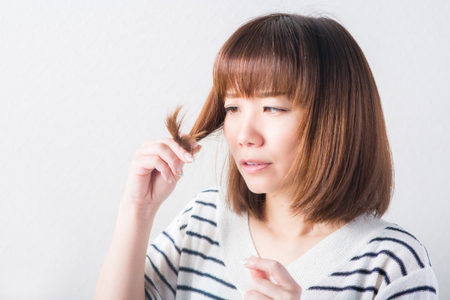 夏休み中に傷んだ髪を修復する方法