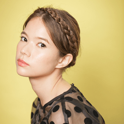 冠にみえちゃう♪モードシックなまとめ髪 ヘアアレンジ ミディアムヘア