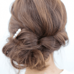 後姿が素敵すぎる。ねじりUP ヘアアレンジ ミディアムヘア