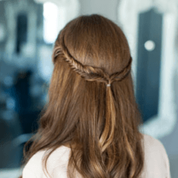 ハーフアップのフィッシュテール　ヘアアレンジ　ロングヘア