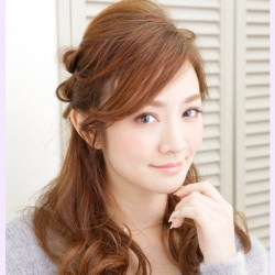 上品なねじりハーフアップ ヘアアレンジ ミディアムヘア