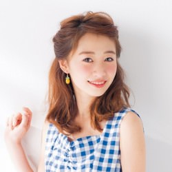 カジュアル外国人風!おでこ出しハーフアップ ヘアアレンジ ミディアムヘア