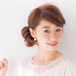 ツインテールシニヨンで上品アレンジ　ヘアアレンジ　ミディアムヘア