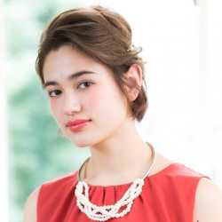 かき上げバングでふんわり&女っぷり上昇 ヘアアレンジ ショートヘア