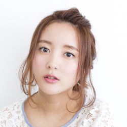 くるりんぱを使った☆後れ毛が可愛いヘアアレンジ ヘアアレンジ ミディアムヘア