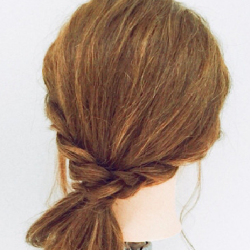 ゆる可愛いルーズサイドテール ヘアアレンジ ミディアムヘア