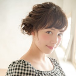 好感ガーリーアップ　ヘアアレンジ　ミディアムヘア