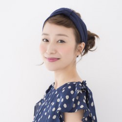 ヘアバンドフルアップ ヘアアレンジ ショートヘア