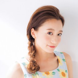 かき上げサイド三つ編み ヘアアレンジ ロングヘア