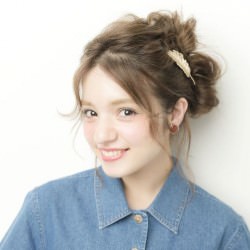 すっきり額を見せた立体アレンジ! ヘアアレンジ ロングヘア
