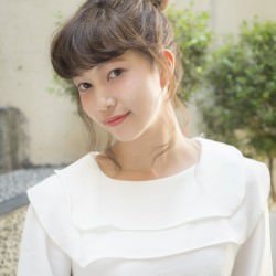 無造作ふんわりおだんご　ヘアアレンジ　ミディアムヘア