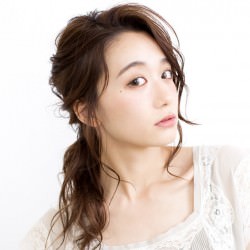 絶妙な毛束感で視線を散らして ヘアアレンジ ロングヘア