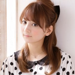 ドーリィなポンパがキュートな簡単ハーフアップアレンジ♪ ヘアアレンジ ミディアムヘア