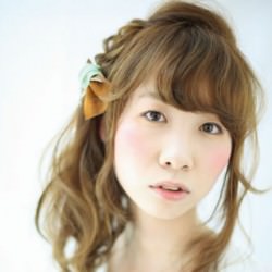 編み込みが主役のサイドアレンジ　ヘアアレンジ　ロングヘア