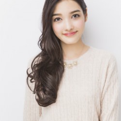 片寄せアシンメトリーウェーブ ヘアアレンジ ロングヘア