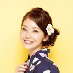 絶妙なバランスが決め手のきちんとゆるアップ　ヘアアレンジ　ミディアムヘア