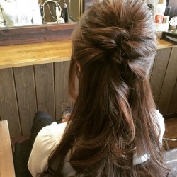 2連くるりんぱで簡単かわいいハーフアップ　ヘアアレンジ　ロングヘア