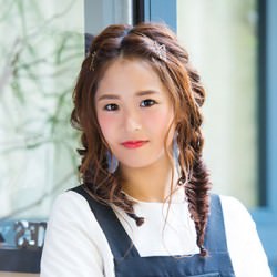 ルーズさが決め手！ 大人可愛いおさげアレンジ。　ヘアアレンジ　ロングヘア