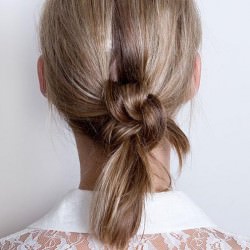 アクセ不要!ノットヘアで作るポニーテール ヘアアレンジ ミディアムヘア