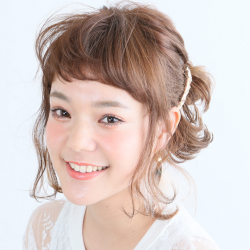 華やかカールのサイドアレンジ ヘアアレンジ ショートヘア