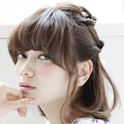 女らしさと可愛らしさを叶える ツインテール風ハーフアップ　ヘアアレンジ　ショートヘア