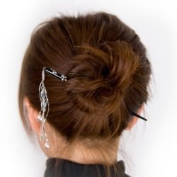 かんざしでシニヨンヘアー　ヘアアレンジ　ミディアムヘア