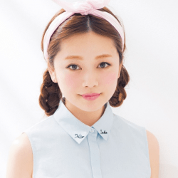 リボンカチューシャで輪っか三つ編み ヘアアレンジ ロングヘア