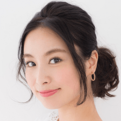 カーヴィ一つ結び　ヘアアレンジ　ミディアムヘア