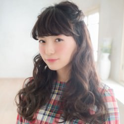 お手軽ねじりダウンヘア　ヘアアレンジ　ロングヘア