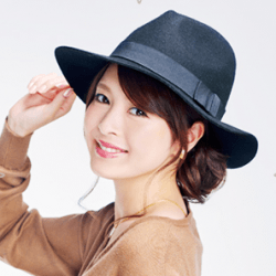 ハットがきまるサイドシニヨンアレンジ ヘアアレンジ ロングヘア