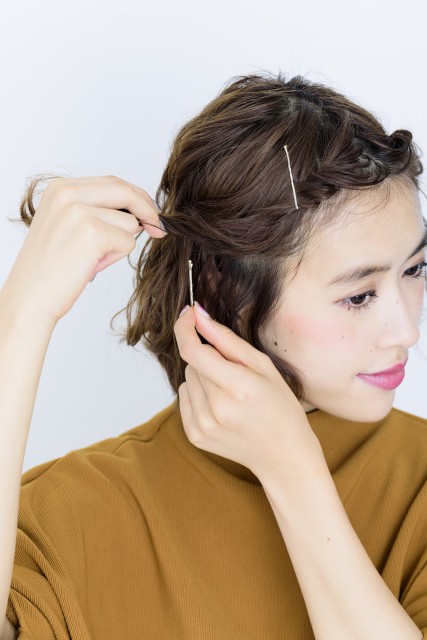 ねじるだけで可愛い ピン留めアレンジ ヘアレシピ 頭美人