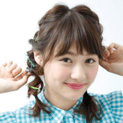 カラフルなピンが可愛い三つ編み風アレンジ ヘアアレンジ ミディアムヘア
