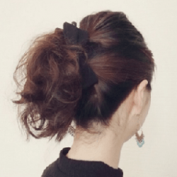 リボンバナナクリップでふわふわポニーテール　ヘアアレンジ　ミディアムヘア