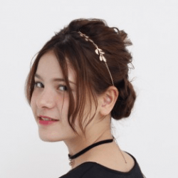 きちんと感を演出できるクラシカルなまとめ髪 ヘアアレンジ ロングヘア