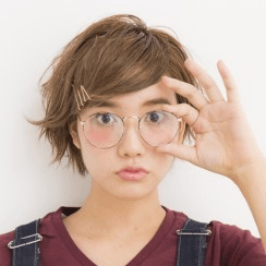 深め&厚めのなんちゃって前髪でレトロムード ヘアアレンジ ショートヘア