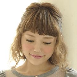 ガーリーねじりアレンジ　ヘアアレンジ　ショートヘア